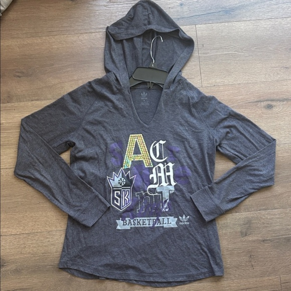 adidas Sacramento Kings Gray Pullover Hoodie with Multicolor Basketball ! Medium